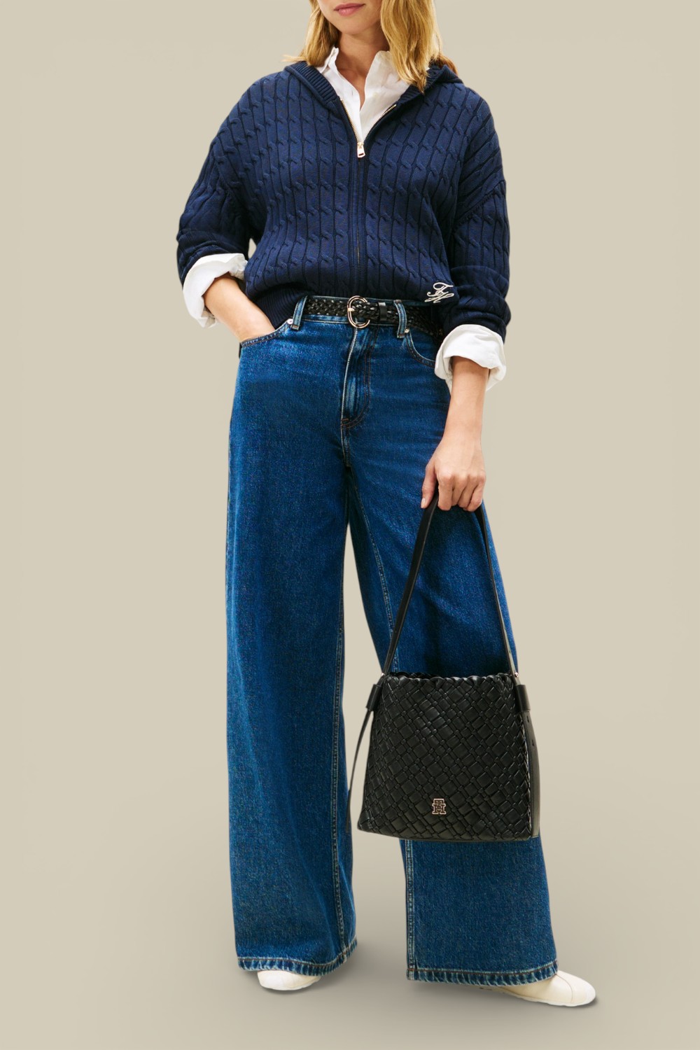 תמונת כל הלוק של קפוצ'ון כותנה סרוג